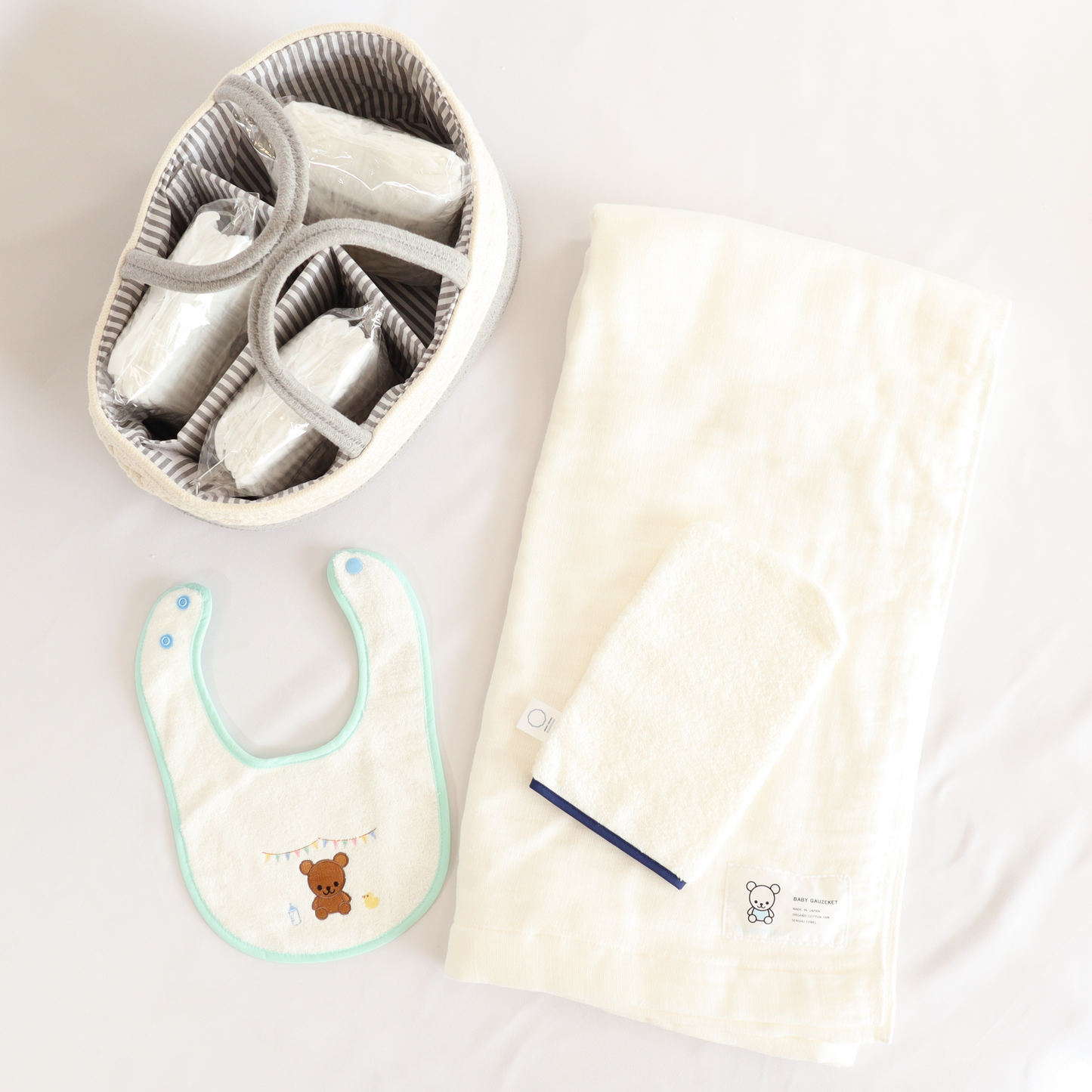 ママも嬉しい 沐浴プレミアムセット（ガーゼバスタオル+スタイ+ミトン+おむつストッカー+オムツ）　※送料無料
