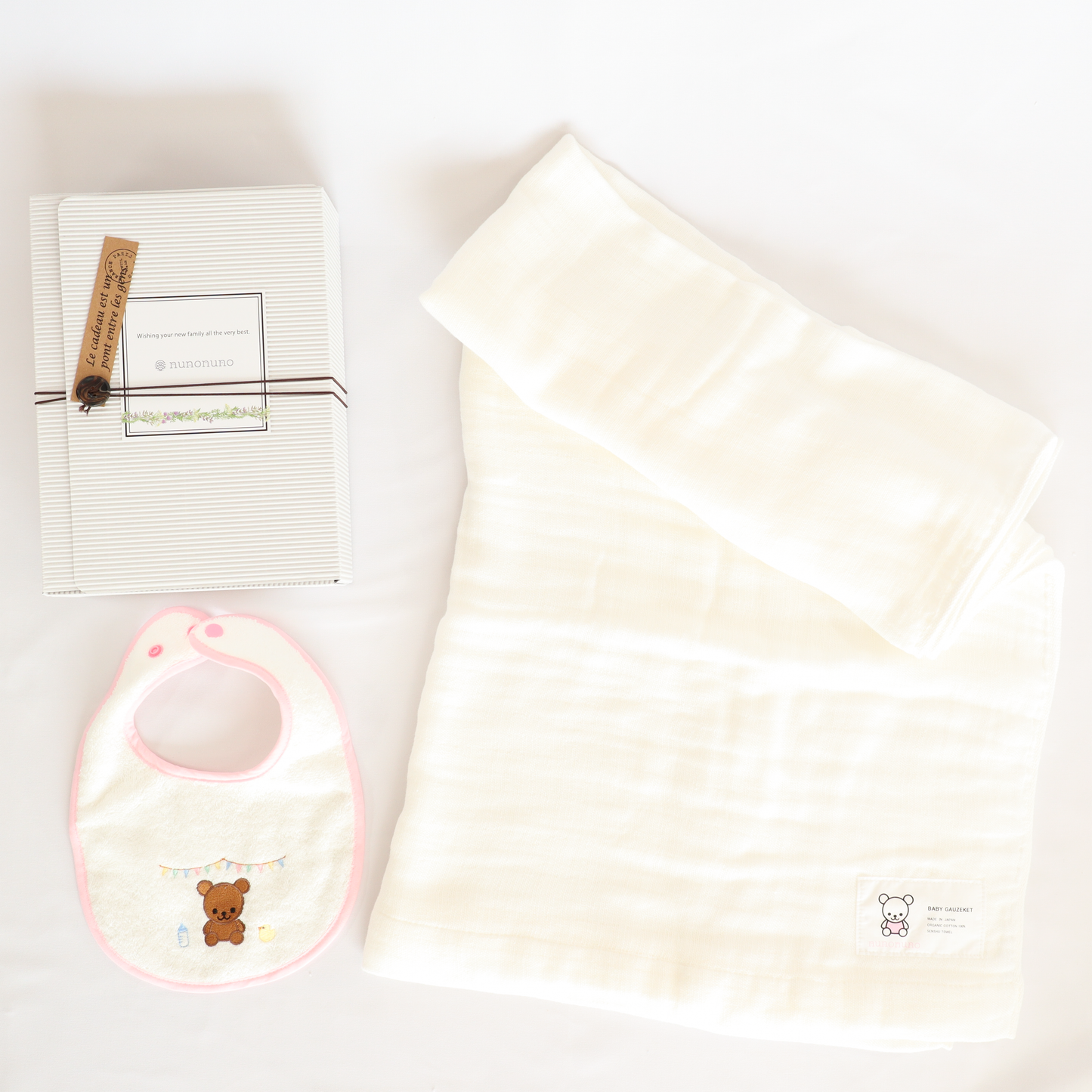 お昼寝にぴったり ガーゼ２点ギフト（大きなガーゼバスタオル+スタイ）　※送料無料