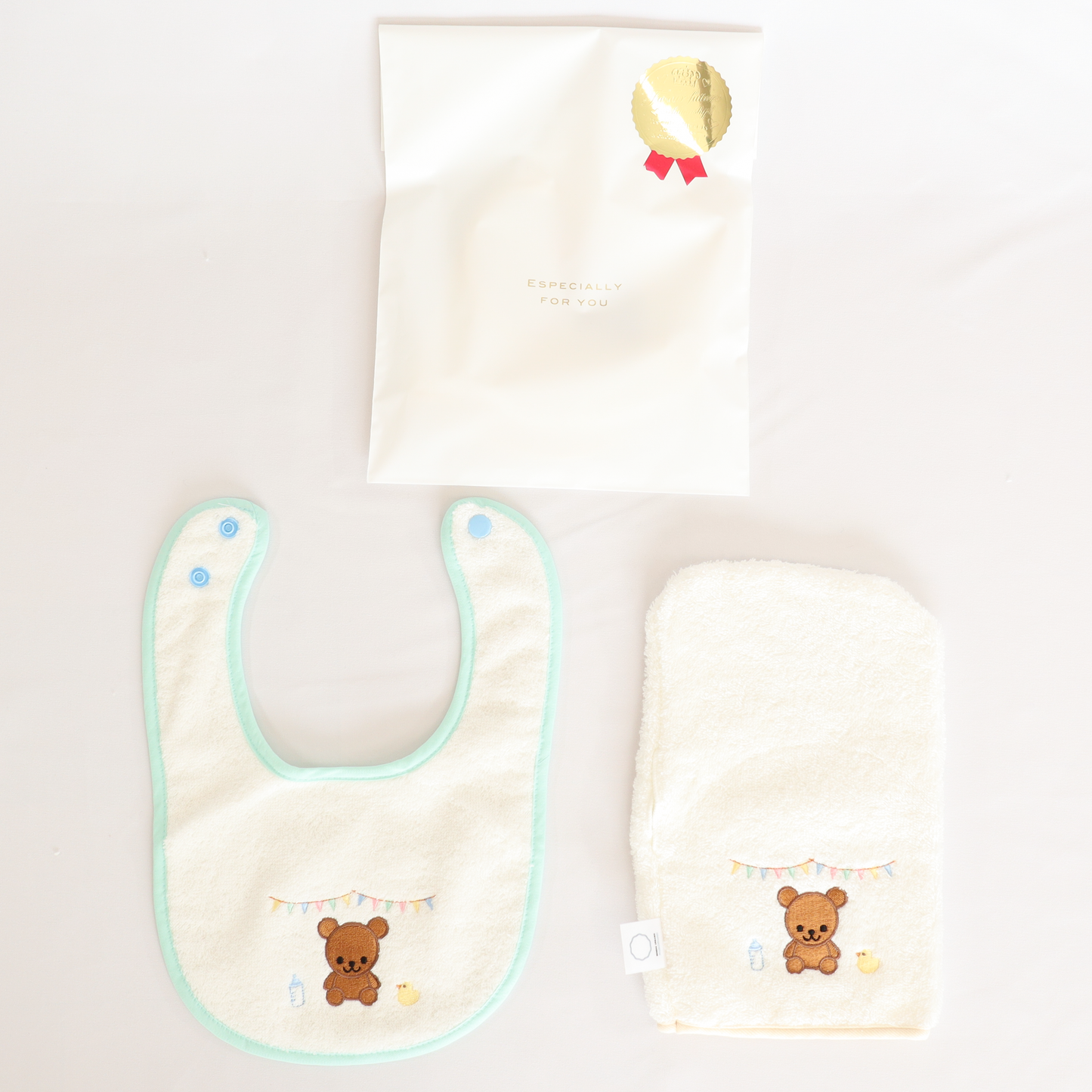 可愛いプチ出産祝いセット（スタイ+沐浴ミトン）　※送料無料
